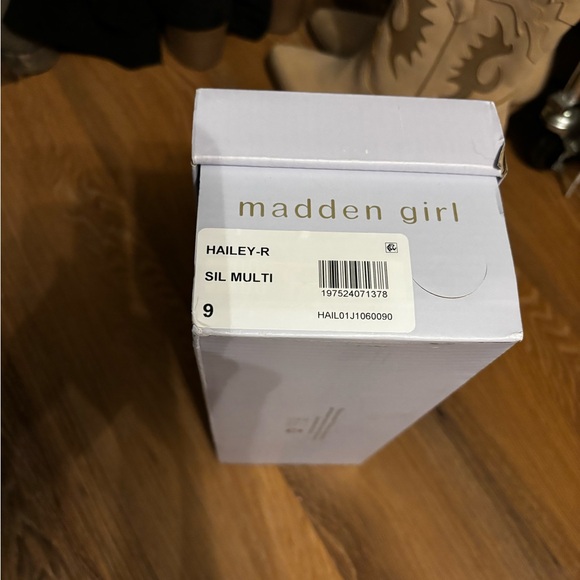 Madden Girl Hailey sandal size 9 NWB - Picture 5 of 5